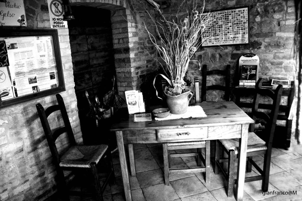 Agriturismo Vecchio Gelso Ortezzano Bagian luar foto