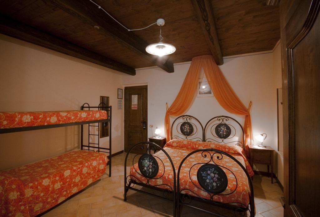 Agriturismo Vecchio Gelso Ortezzano Ruang foto